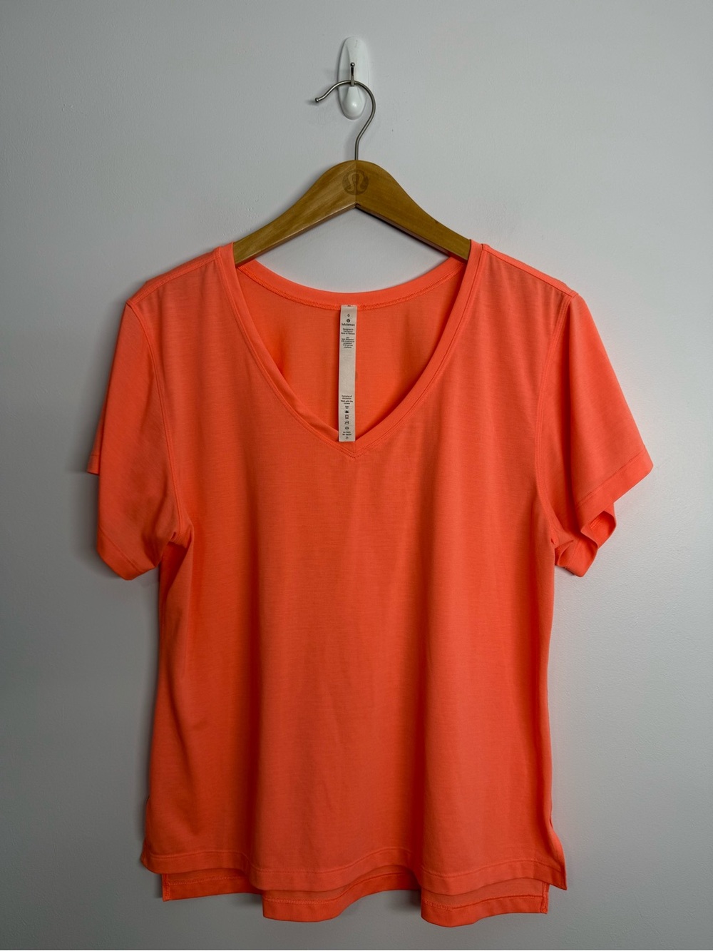 Lululemon Lightweight V-Neck Short Sleeve Orange Size 6